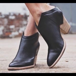 Dolce Vita Haku black leather bootie 7.5